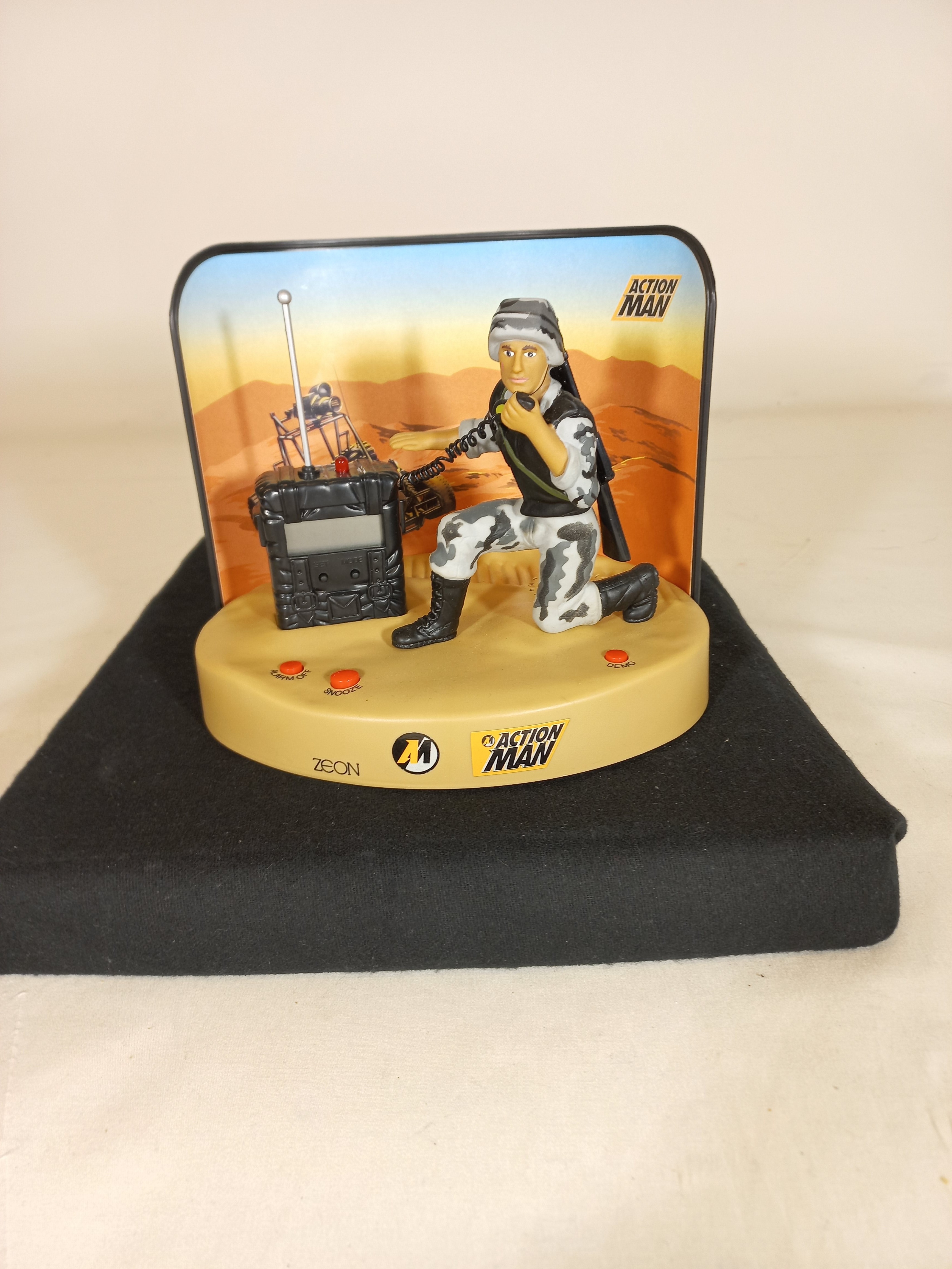 Voir photo 2 de Action man réveil 1996 collector piles LR6 non fournies Hasbro vintage Action man réveil 1996 collector piles LR6 non fournies Hasbro vintage État correct - Vue 2 -